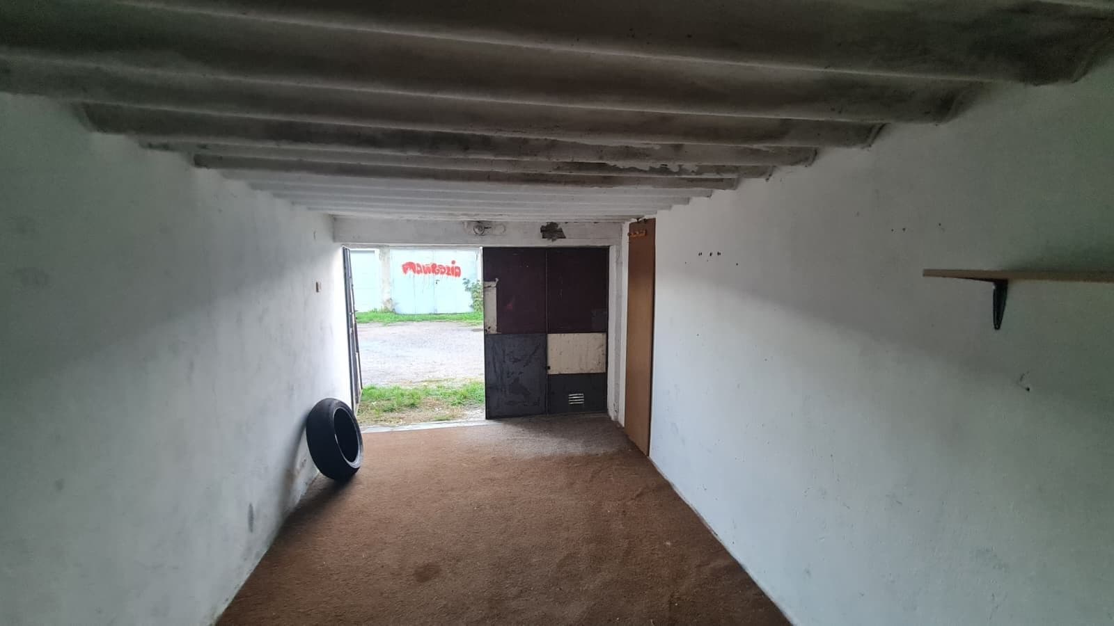 Pronájem garáže 18 m², Hradec Králové, Královéhradecký kraj Pronájem garáže 18 m², Hradec Králové, Královéhradecký kraj