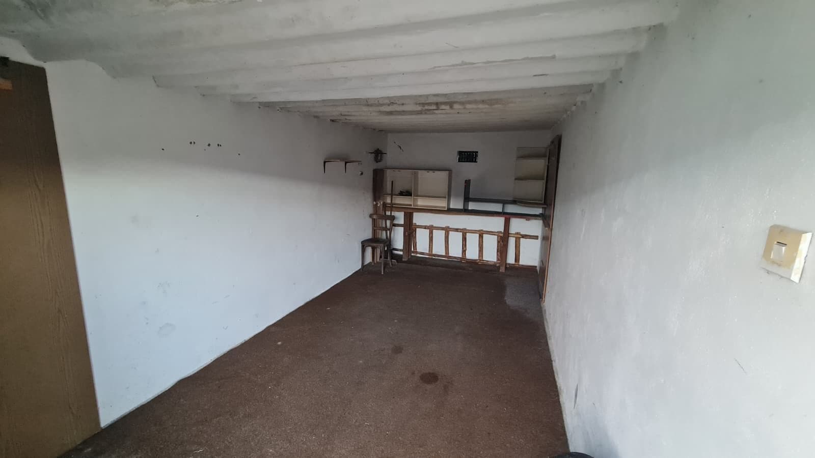 Pronájem garáže 18 m², Hradec Králové, Královéhradecký kraj Pronájem garáže 18 m², Hradec Králové, Královéhradecký kraj