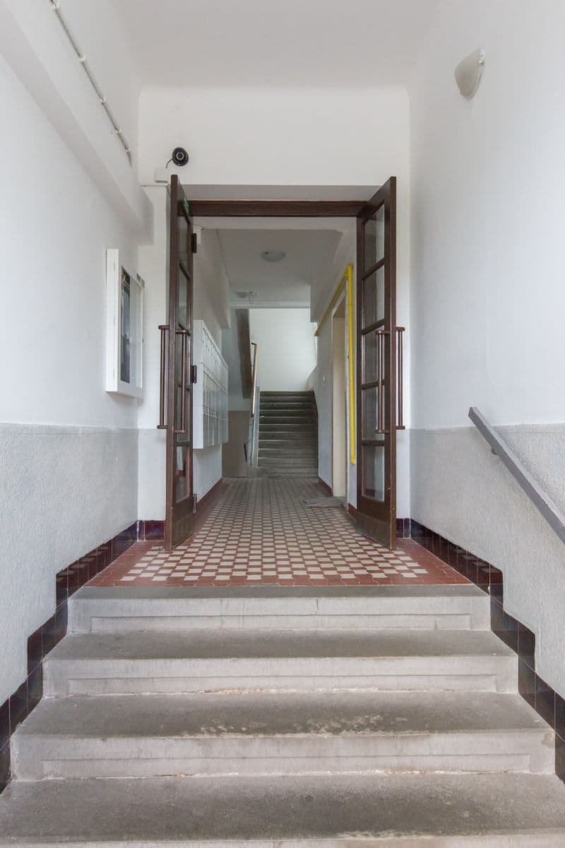 Pronájem bytu 2+1 55 m², náměstí Hrdinů, Praha, Praha Pronájem bytu 2+1 55 m², náměstí Hrdinů, Praha, Praha