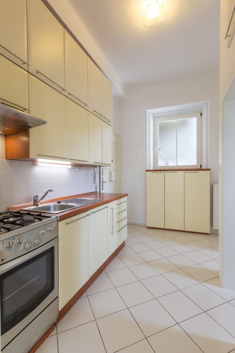 Pronájem bytu 2+1 55 m², náměstí Hrdinů, Praha, Praha Pronájem bytu 2+1 55 m², náměstí Hrdinů, Praha, Praha