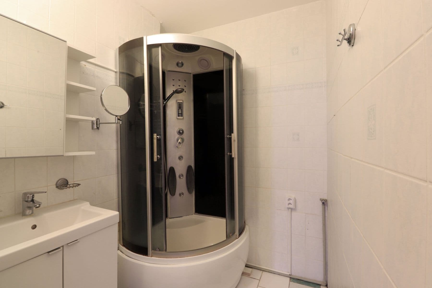 Pronájem bytu 3+1 68 m², Jerevanská, Kladno, Středočeský kraj Pronájem bytu 3+1 68 m², Jerevanská, Kladno, Středočeský kraj