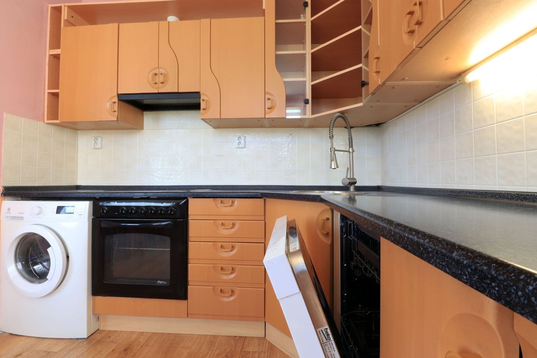 Pronájem bytu 3+1 68 m², Jerevanská, Kladno, Středočeský kraj Pronájem bytu 3+1 68 m², Jerevanská, Kladno, Středočeský kraj
