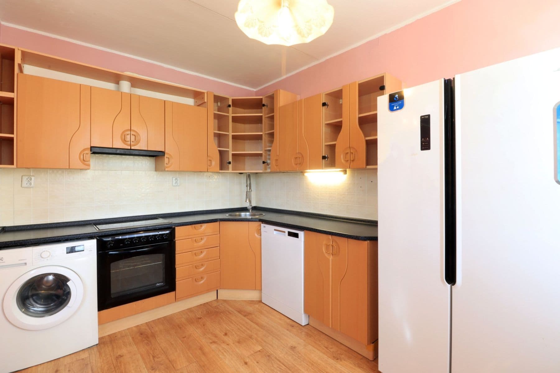 Pronájem bytu 3+1 68 m², Jerevanská, Kladno, Středočeský kraj Pronájem bytu 3+1 68 m², Jerevanská, Kladno, Středočeský kraj