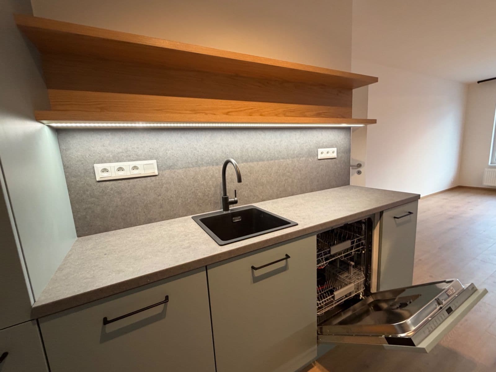 Pronájem bytu 2+kk 58 m², Kladno, Středočeský kraj Pronájem bytu 2+kk 58 m², Kladno, Středočeský kraj