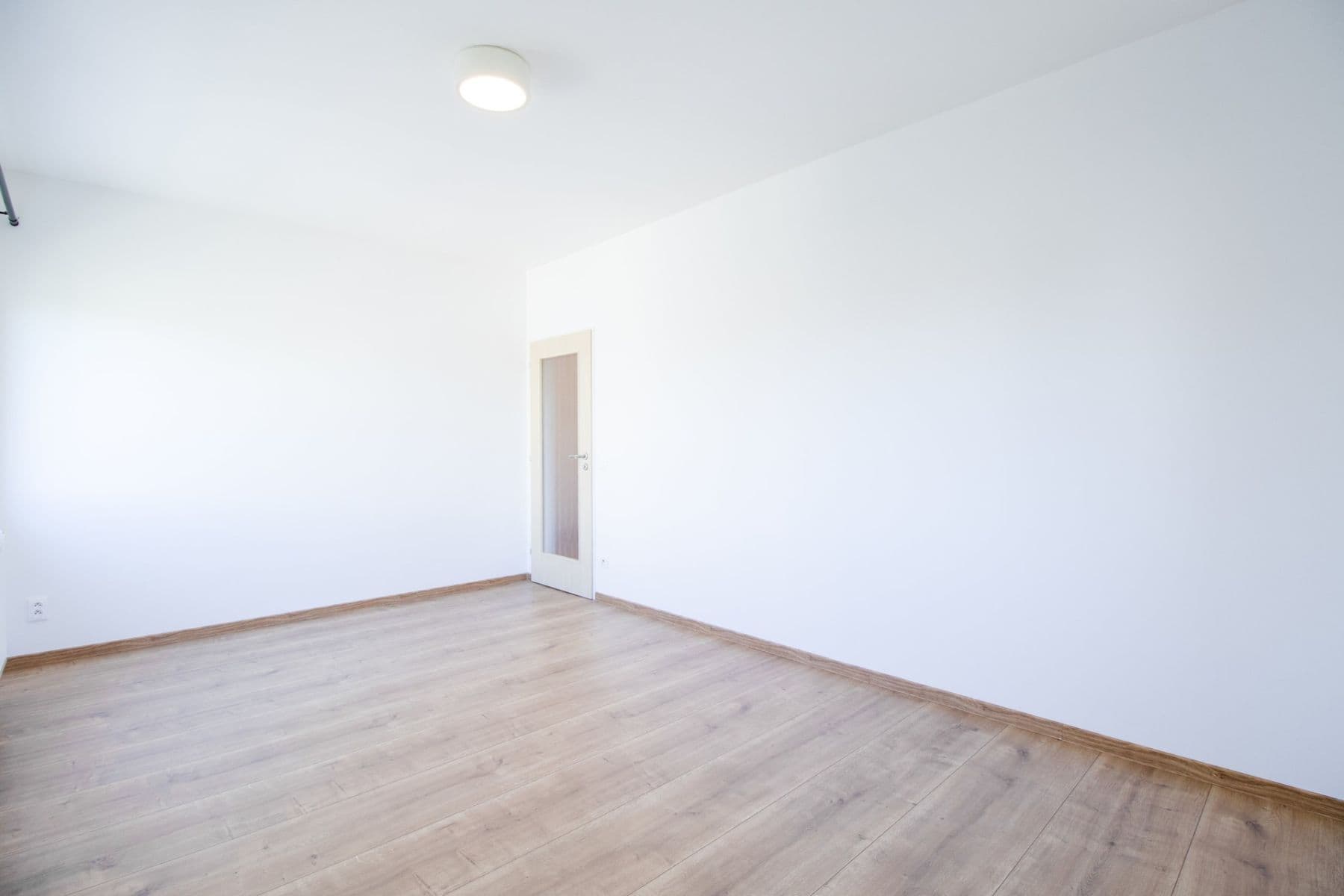 Pronájem bytu 2+kk 53 m², Armádní, Milovice, Středočeský kraj Pronájem bytu 2+kk 53 m², Armádní, Milovice, Středočeský kraj