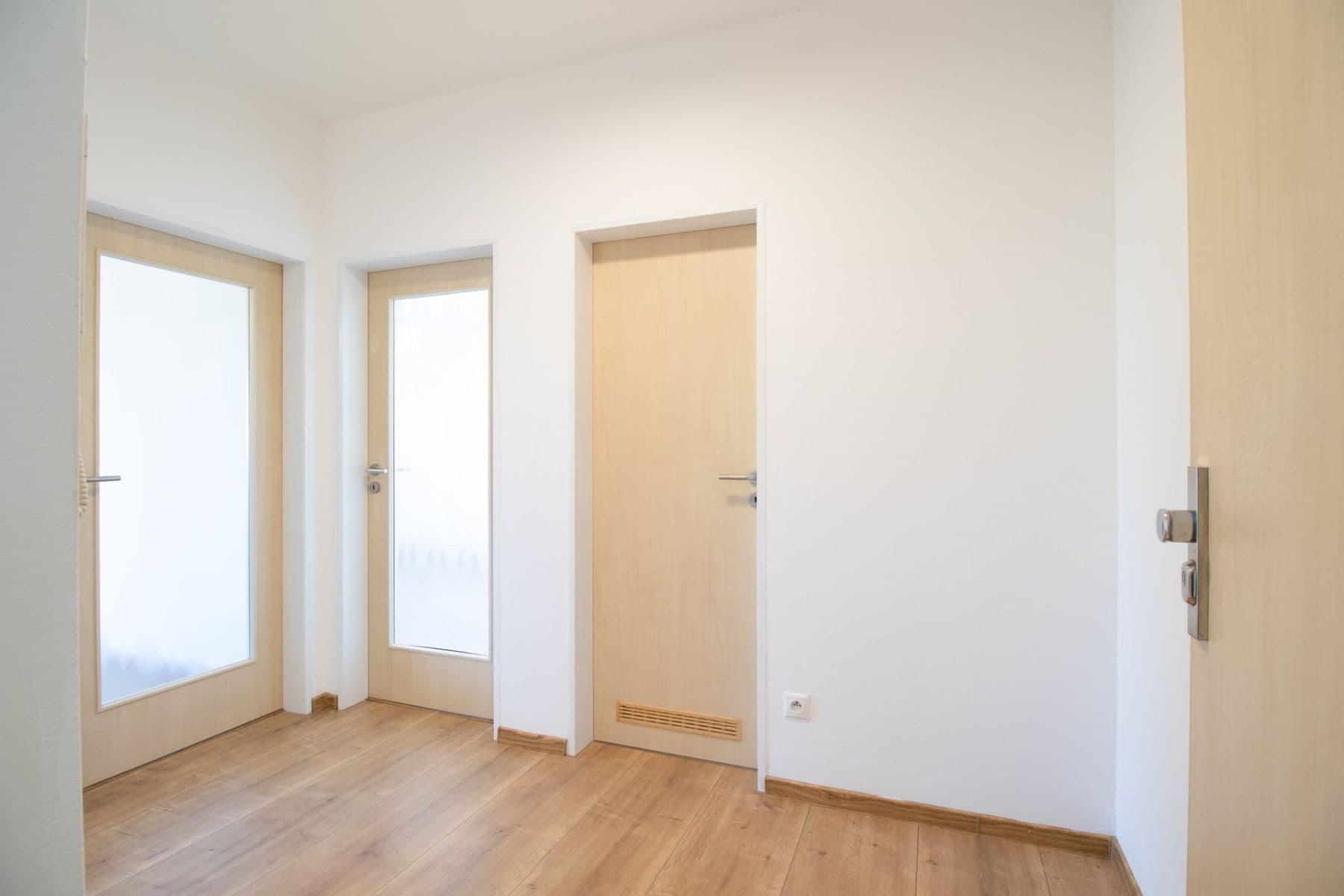 Pronájem bytu 2+kk 53 m², Armádní, Milovice, Středočeský kraj Pronájem bytu 2+kk 53 m², Armádní, Milovice, Středočeský kraj