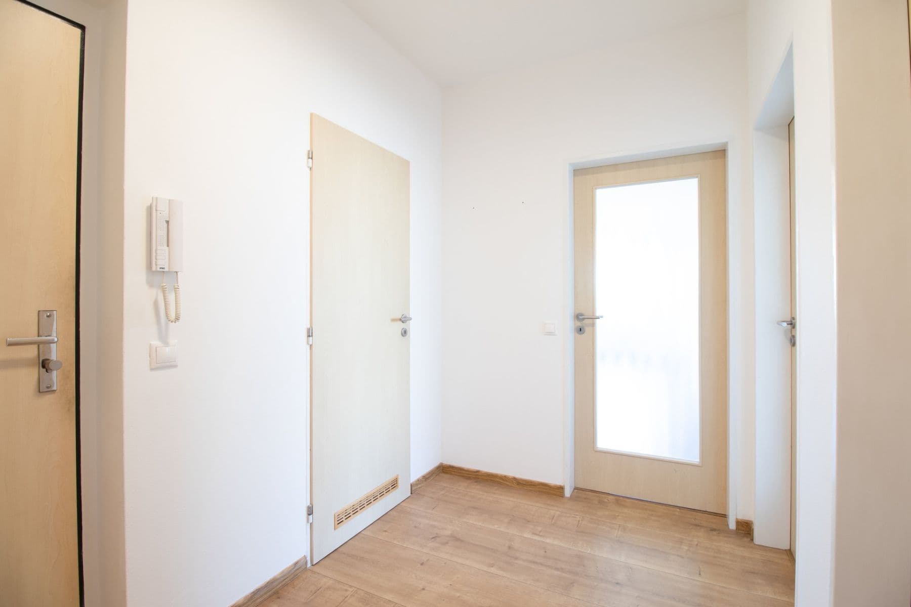 Pronájem bytu 2+kk 53 m², Armádní, Milovice, Středočeský kraj Pronájem bytu 2+kk 53 m², Armádní, Milovice, Středočeský kraj