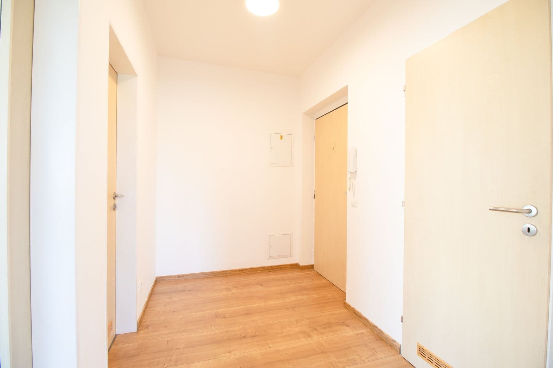Pronájem bytu 2+kk 53 m², Armádní, Milovice, Středočeský kraj Pronájem bytu 2+kk 53 m², Armádní, Milovice, Středočeský kraj