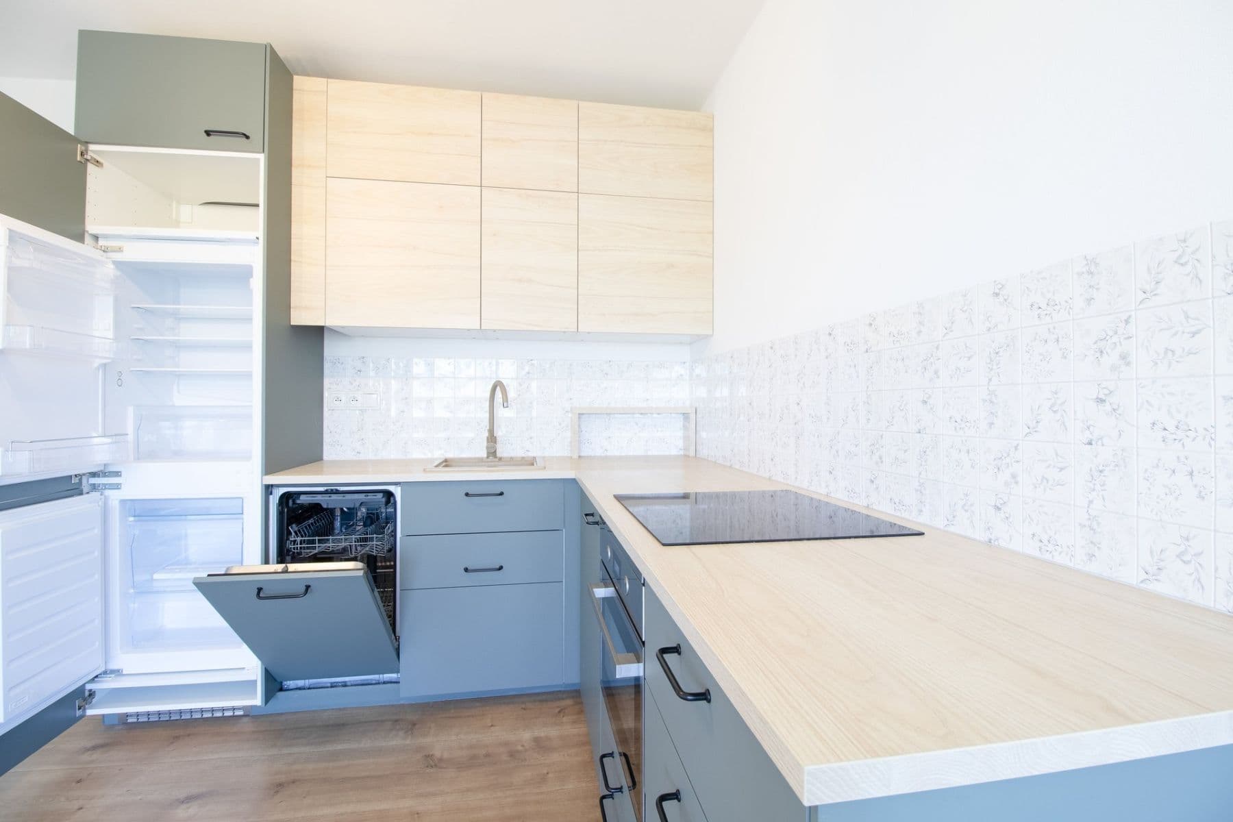 Pronájem bytu 2+kk 53 m², Armádní, Milovice, Středočeský kraj Pronájem bytu 2+kk 53 m², Armádní, Milovice, Středočeský kraj