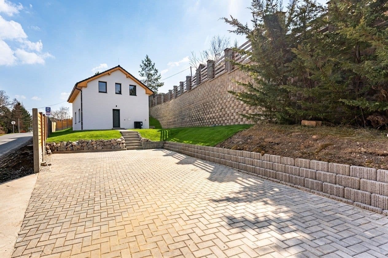 Prodej domu 132 m², pozemek 512 m², Hlavní, Chrustenice, Středočeský kraj Prodej domu 132 m², pozemek 512 m², Hlavní, Chrustenice, Středočeský kraj