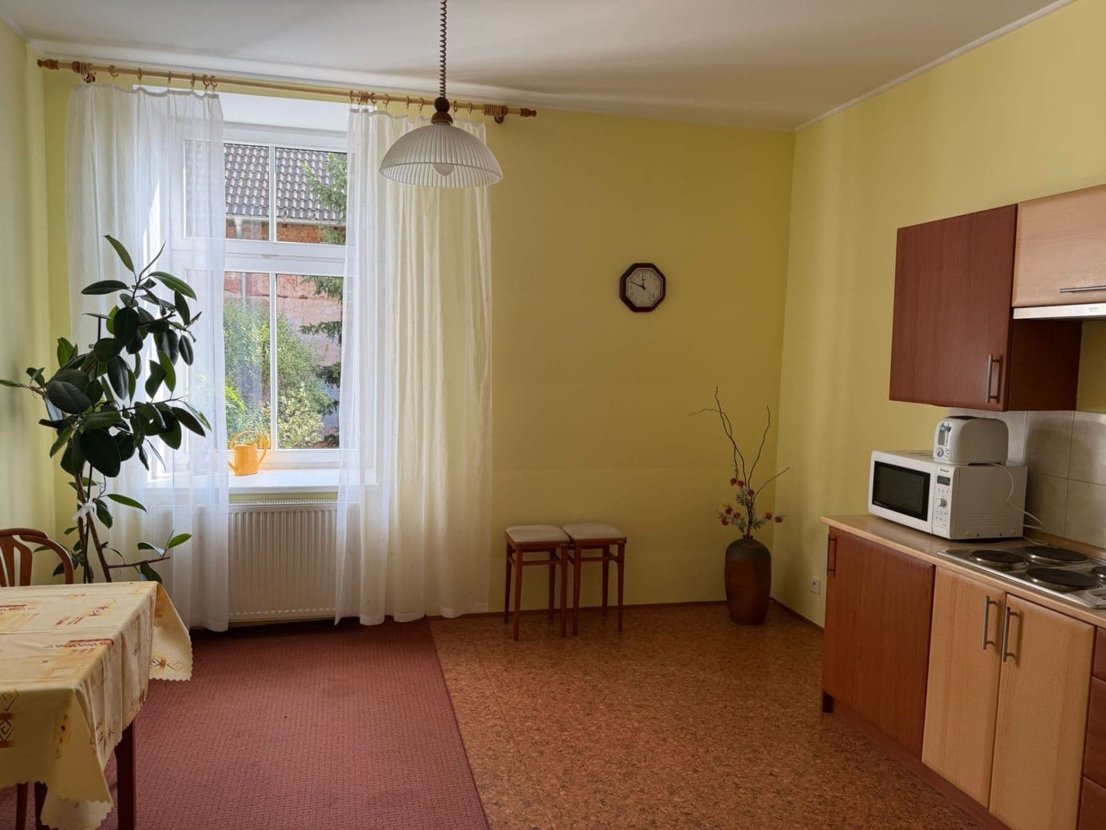 Pronájem bytu 2+1 80 m², Revoluční, Chomutov, Ústecký kraj Pronájem bytu 2+1 80 m², Revoluční, Chomutov, Ústecký kraj