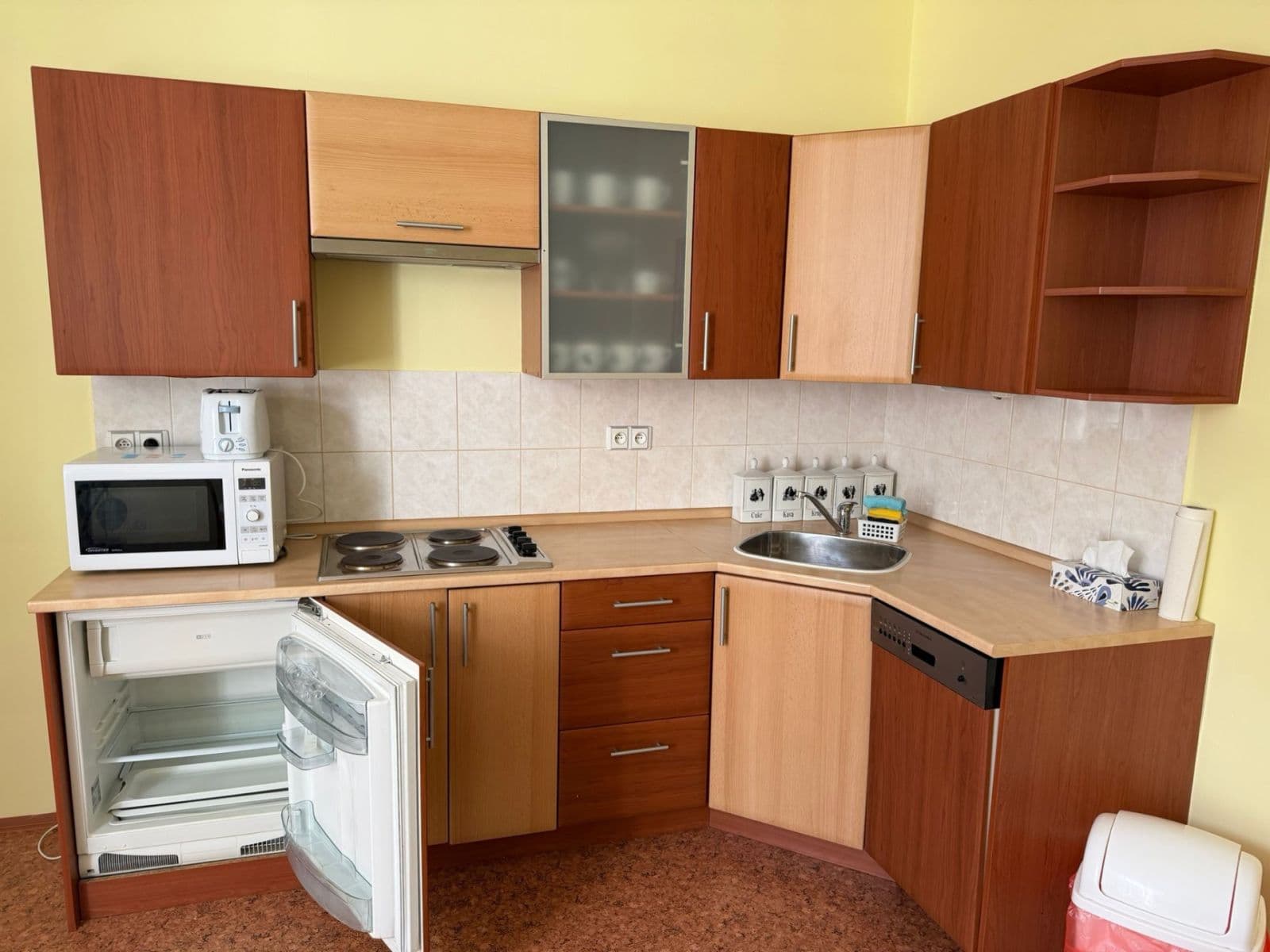 Pronájem bytu 2+1 80 m², Revoluční, Chomutov, Ústecký kraj Pronájem bytu 2+1 80 m², Revoluční, Chomutov, Ústecký kraj