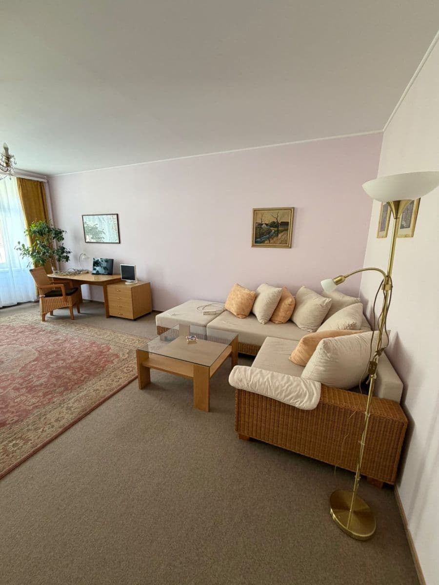 Pronájem bytu 2+1 80 m², Revoluční, Chomutov, Ústecký kraj Pronájem bytu 2+1 80 m², Revoluční, Chomutov, Ústecký kraj