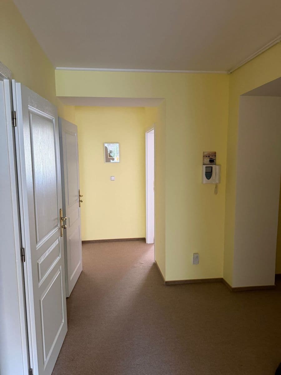 Pronájem bytu 2+1 80 m², Revoluční, Chomutov, Ústecký kraj Pronájem bytu 2+1 80 m², Revoluční, Chomutov, Ústecký kraj