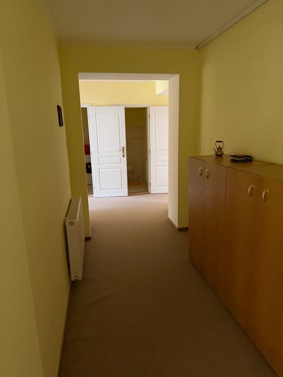 Pronájem bytu 2+1 80 m², Revoluční, Chomutov, Ústecký kraj Pronájem bytu 2+1 80 m², Revoluční, Chomutov, Ústecký kraj