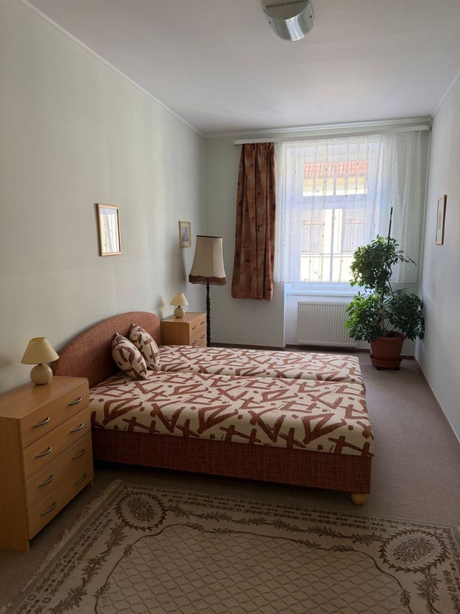 Pronájem bytu 2+1 80 m², Revoluční, Chomutov, Ústecký kraj Pronájem bytu 2+1 80 m², Revoluční, Chomutov, Ústecký kraj