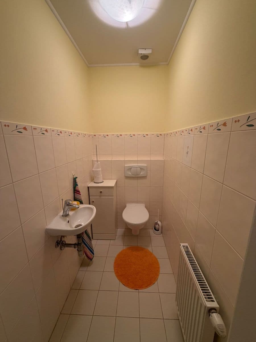 Pronájem bytu 2+1 80 m², Revoluční, Chomutov, Ústecký kraj Pronájem bytu 2+1 80 m², Revoluční, Chomutov, Ústecký kraj