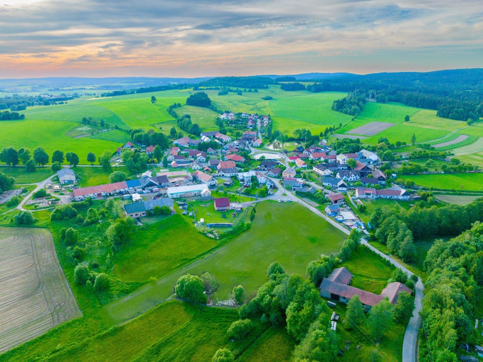 Prodej pozemku 1.425 m², Lhotka, Kraj Vysočina Prodej pozemku 1.425 m², Lhotka, Kraj Vysočina