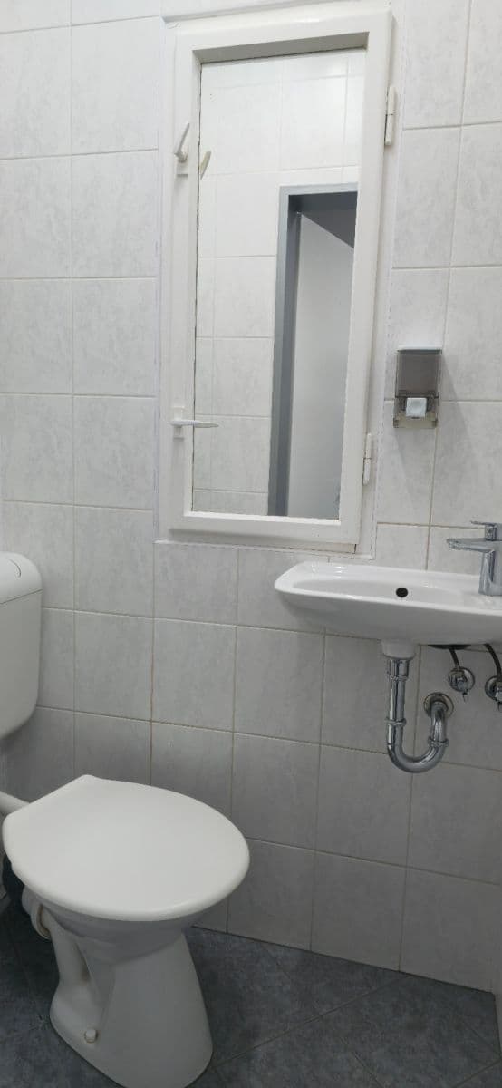 Pronájem kanceláře 92 m², Zdařilá, Praha, Praha Pronájem kanceláře 92 m², Zdařilá, Praha, Praha