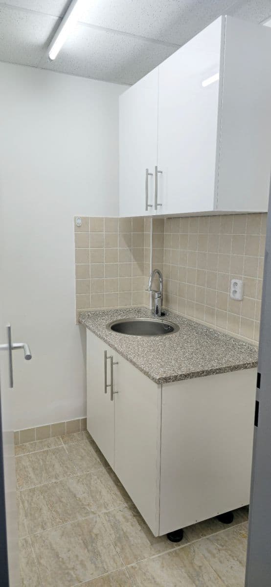 Pronájem kanceláře 92 m², Zdařilá, Praha, Praha Pronájem kanceláře 92 m², Zdařilá, Praha, Praha