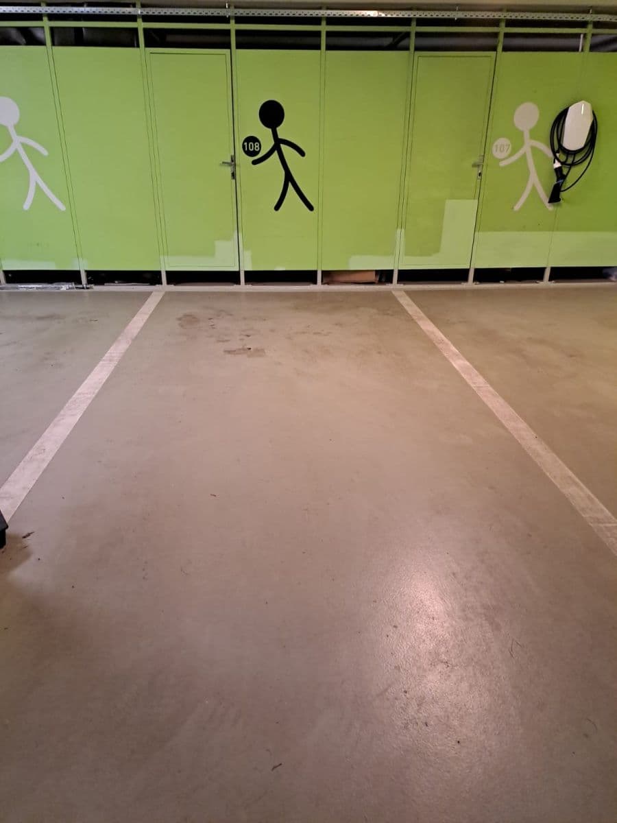 Pronájem garáže 12 m², Šaldova, Praha, Praha Pronájem garáže 12 m², Šaldova, Praha, Praha