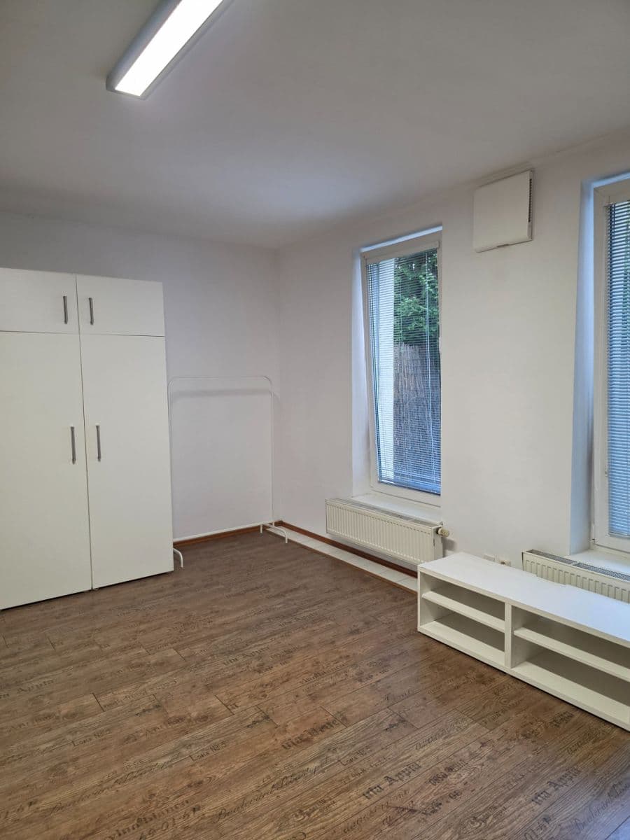 Pronájem bytu 1+kk 34 m², Lásenická, Praha, Praha Pronájem bytu 1+kk 34 m², Lásenická, Praha, Praha