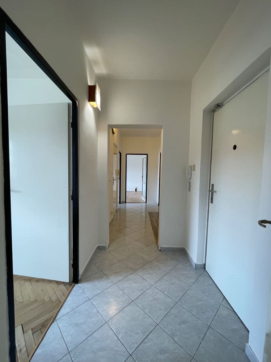 Prodej bytu 3+1 70 m², Vrchlického, Kladno, Středočeský kraj Prodej bytu 3+1 70 m², Vrchlického, Kladno, Středočeský kraj