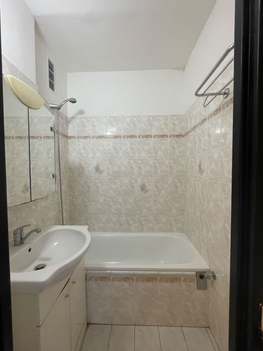 Prodej bytu 3+1 70 m², Vrchlického, Kladno, Středočeský kraj Prodej bytu 3+1 70 m², Vrchlického, Kladno, Středočeský kraj
