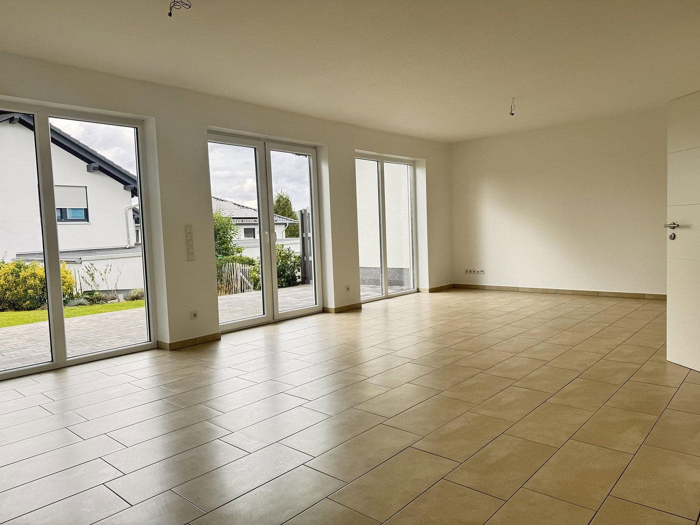Prodej domu 120 m², pozemek 425 m², Habichtswald, Hessen Prodej domu 120 m², pozemek 425 m², Habichtswald, Hessen
