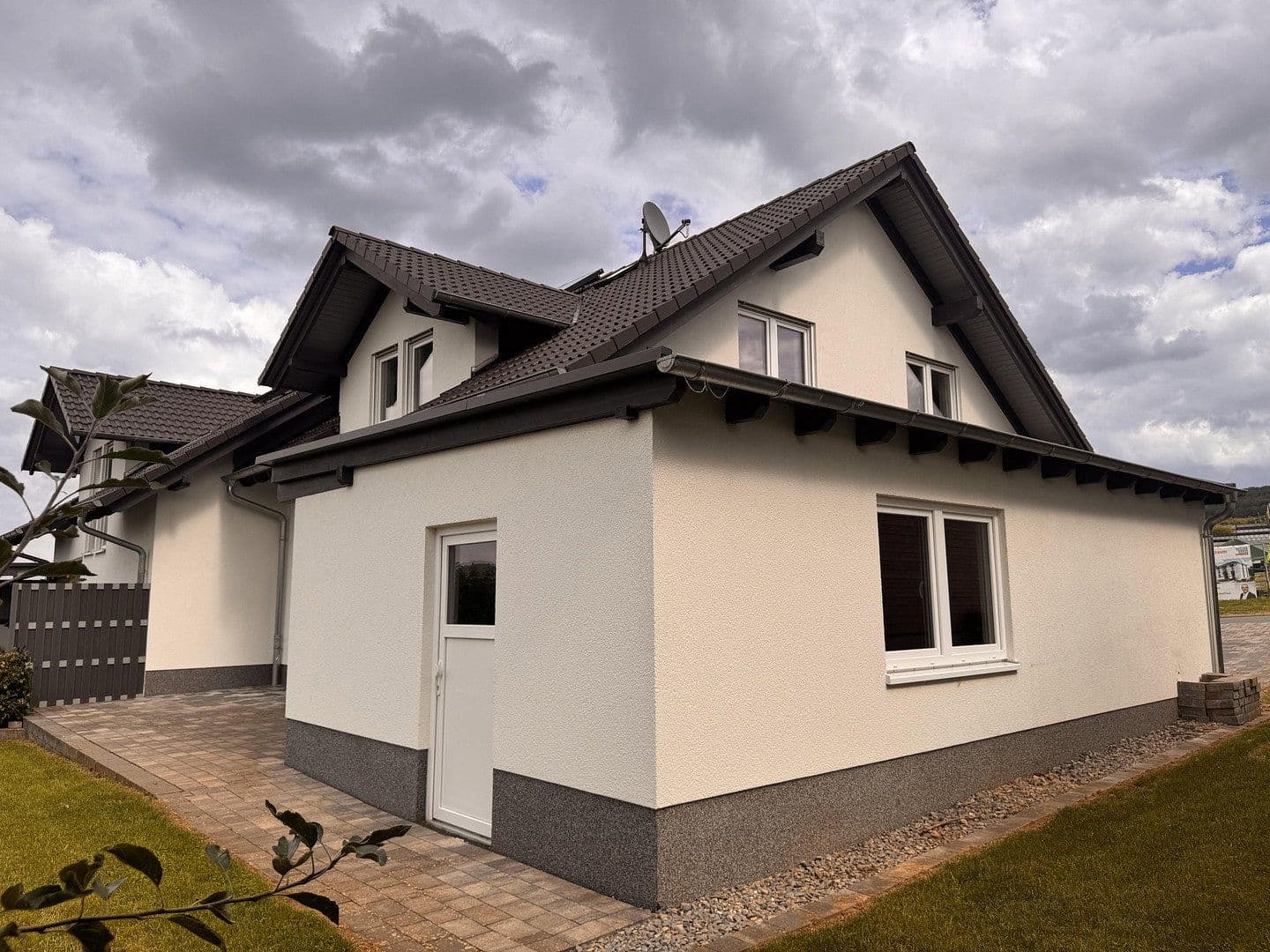 Prodej domu 120 m², pozemek 425 m², Habichtswald, Hessen Prodej domu 120 m², pozemek 425 m², Habichtswald, Hessen