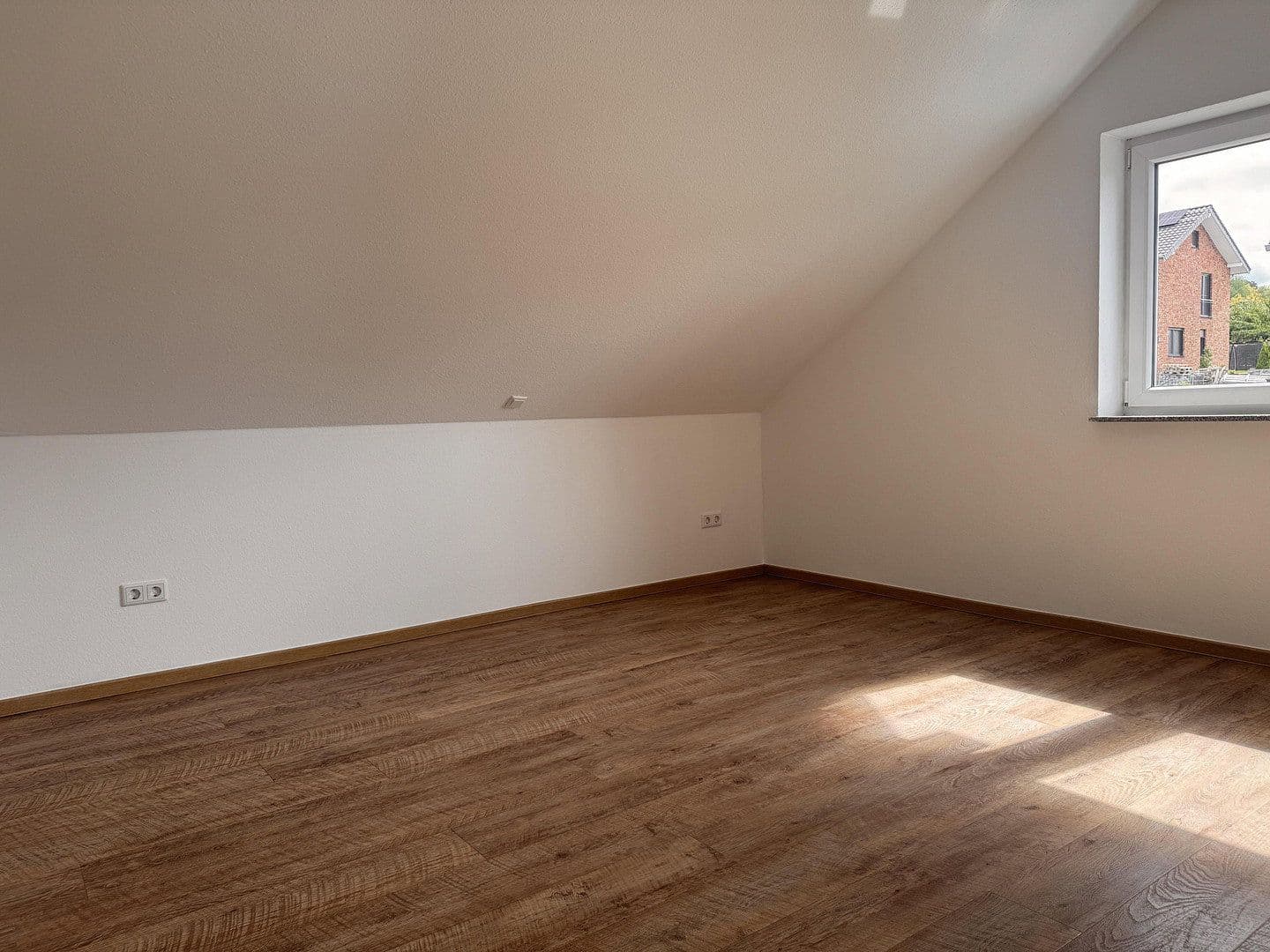 Prodej domu 120 m², pozemek 425 m², Habichtswald, Hessen Prodej domu 120 m², pozemek 425 m², Habichtswald, Hessen