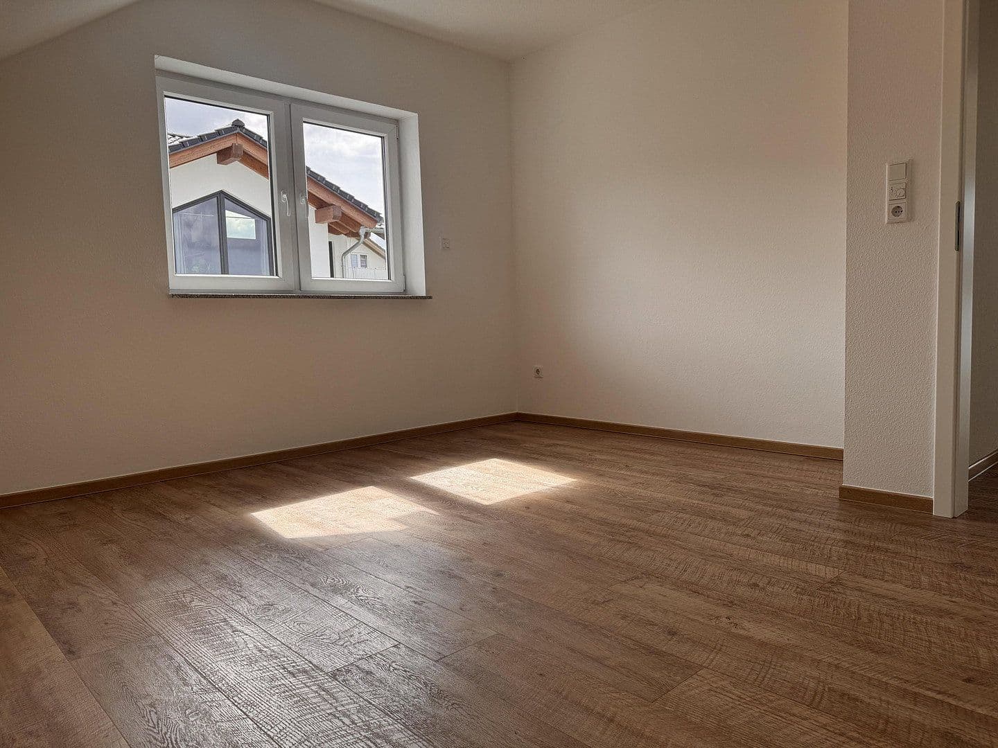 Prodej domu 120 m², pozemek 425 m², Habichtswald, Hessen Prodej domu 120 m², pozemek 425 m², Habichtswald, Hessen