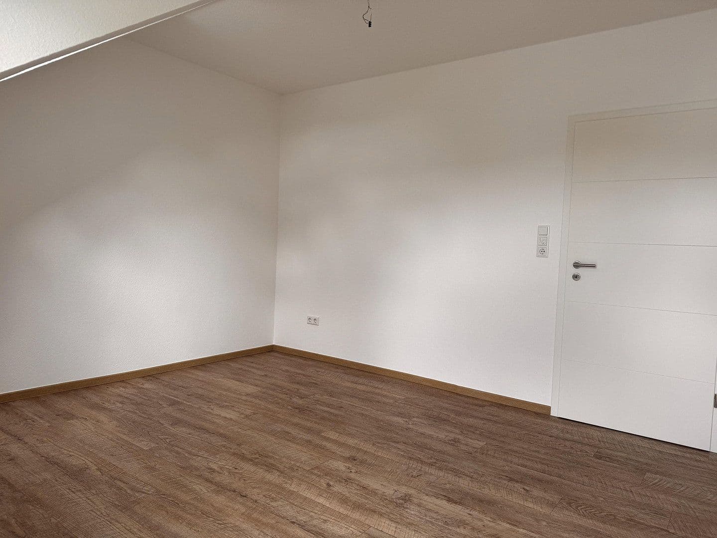 Prodej domu 120 m², pozemek 425 m², Habichtswald, Hessen Prodej domu 120 m², pozemek 425 m², Habichtswald, Hessen