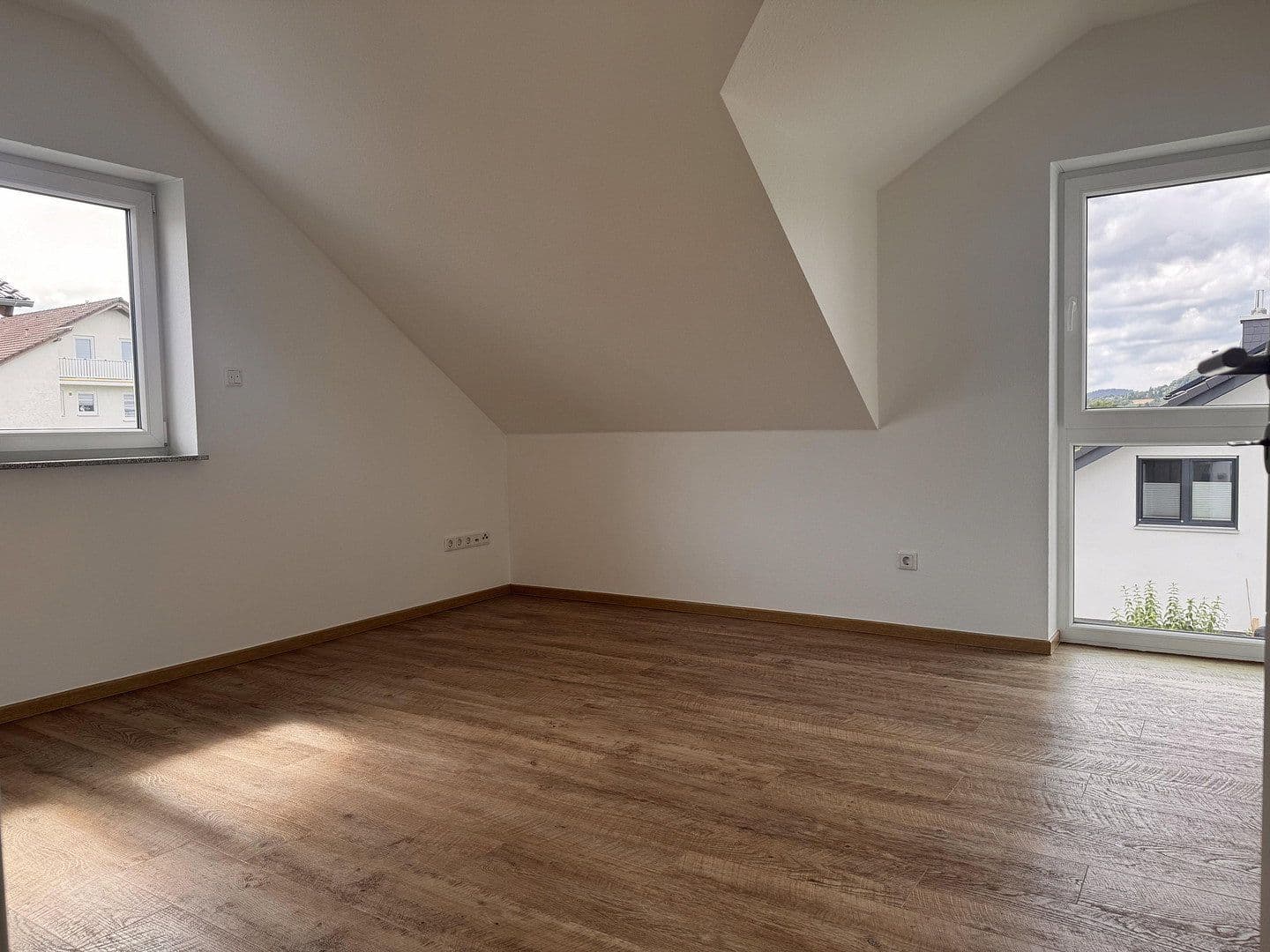 Prodej domu 120 m², pozemek 425 m², Habichtswald, Hessen Prodej domu 120 m², pozemek 425 m², Habichtswald, Hessen