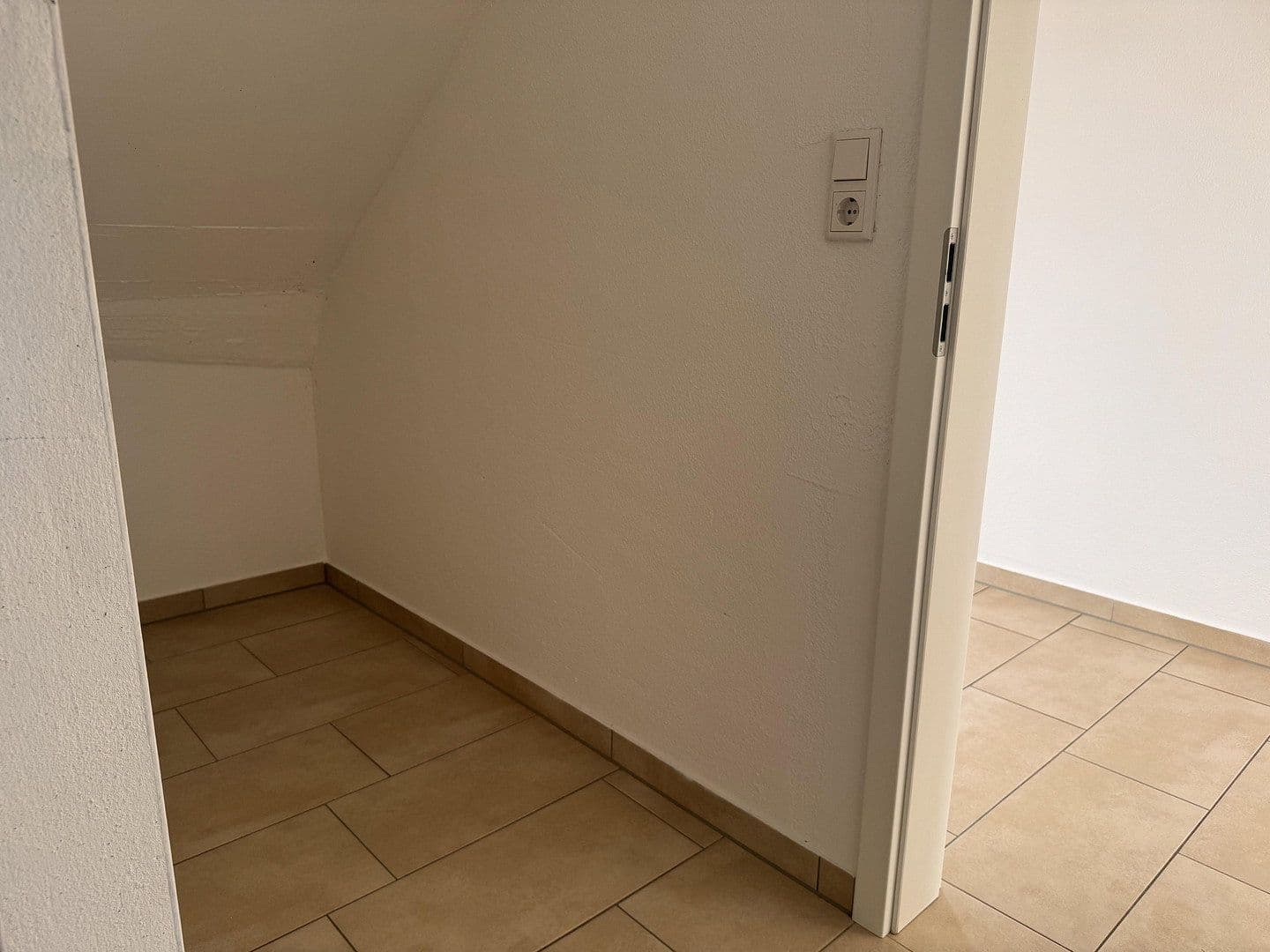 Prodej domu 120 m², pozemek 425 m², Habichtswald, Hessen Prodej domu 120 m², pozemek 425 m², Habichtswald, Hessen