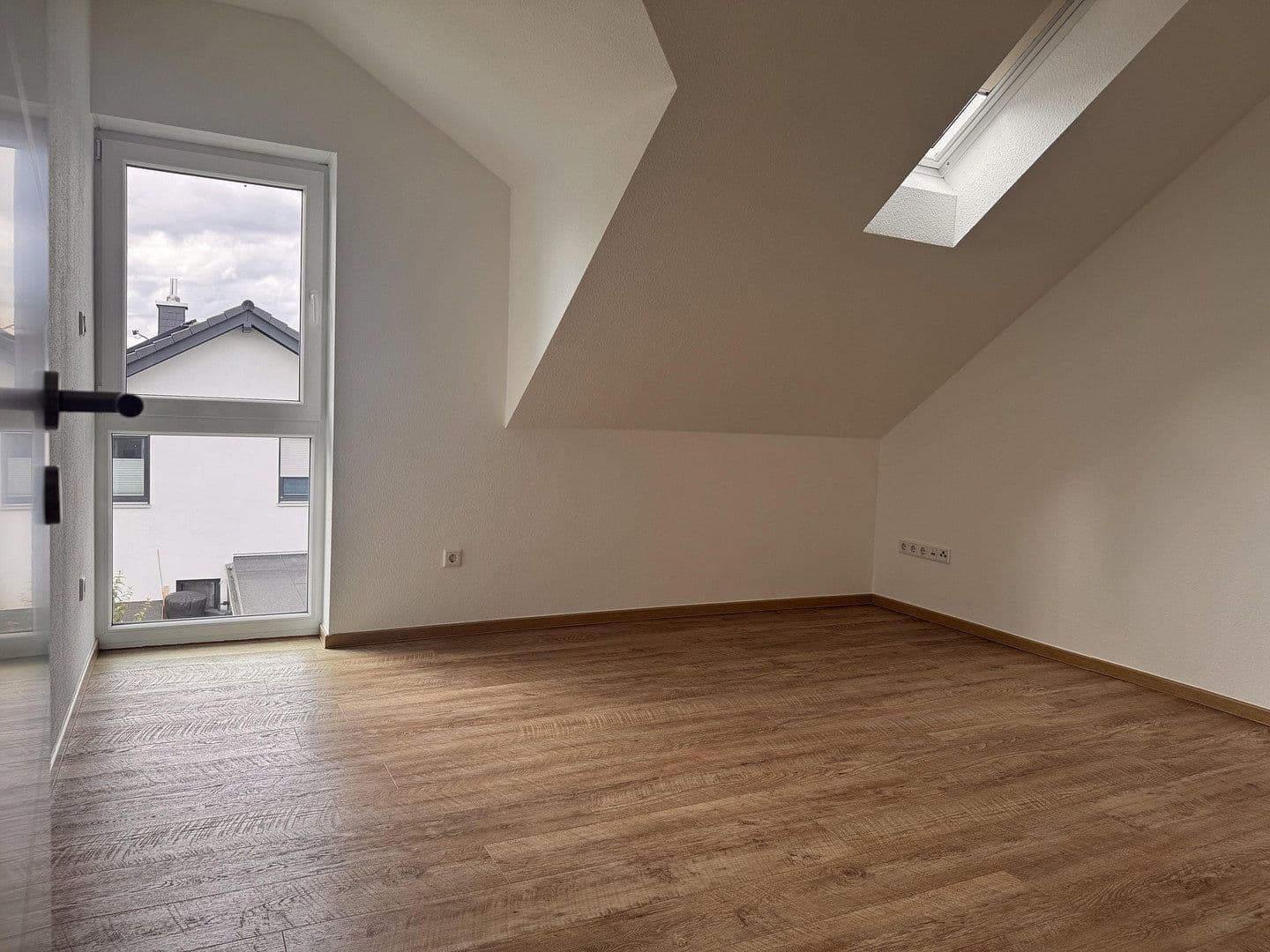 Prodej domu 120 m², pozemek 425 m², Habichtswald, Hessen Prodej domu 120 m², pozemek 425 m², Habichtswald, Hessen