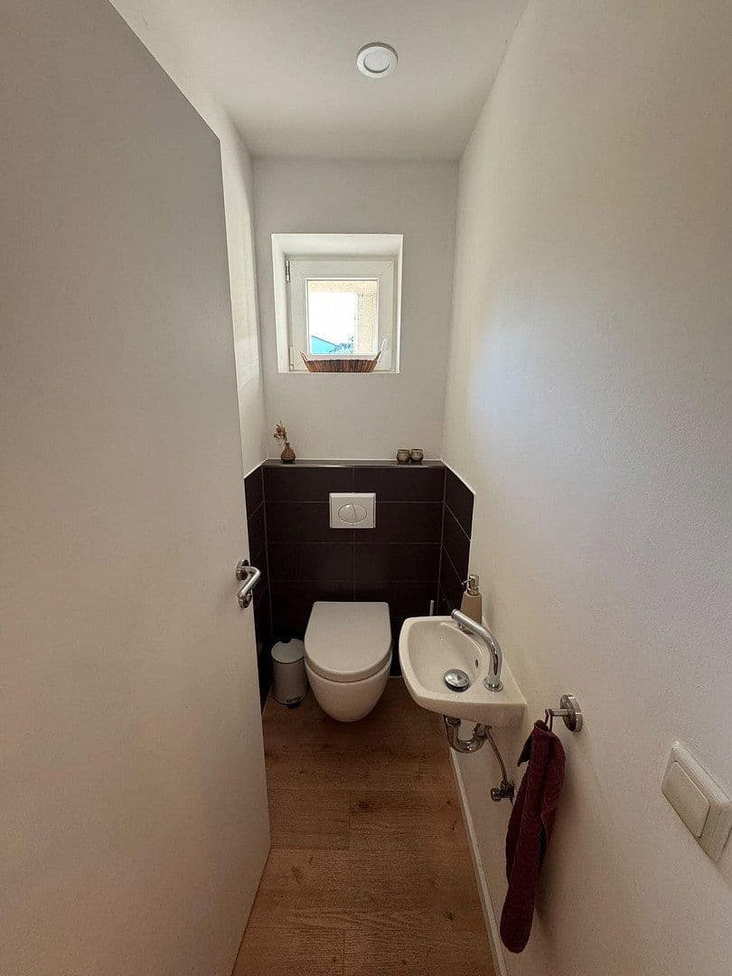 Prodej domu 205 m², pozemek 523 m², Tuningen, Bádensko-Württembersko Prodej domu 205 m², pozemek 523 m², Tuningen, Bádensko-Württembersko
