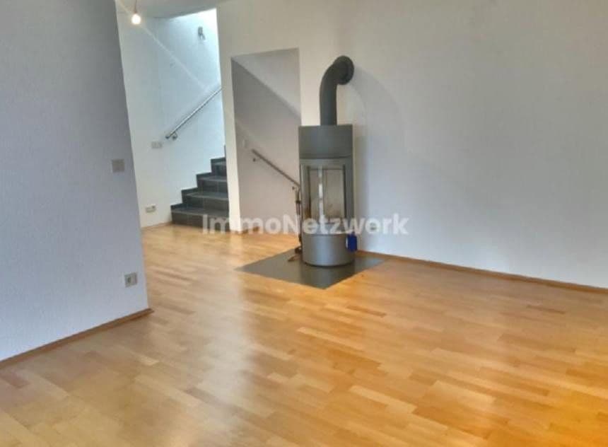Prodej domu 90 m², pozemek 206 m², Kenn, Porýní-Falc Prodej domu 90 m², pozemek 206 m², Kenn, Porýní-Falc