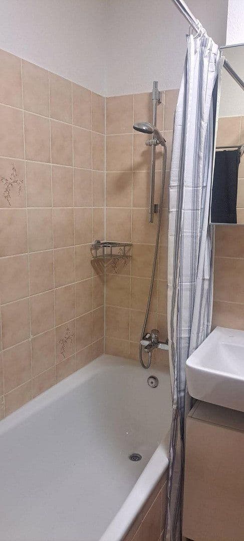 Pronájem bytu 1+1 27 m², Moningerstr. 18, Karlsruhe, Bádensko-Württembersko Pronájem bytu 1+1 27 m², Moningerstr. 18, Karlsruhe, Bádensko-Württembersko