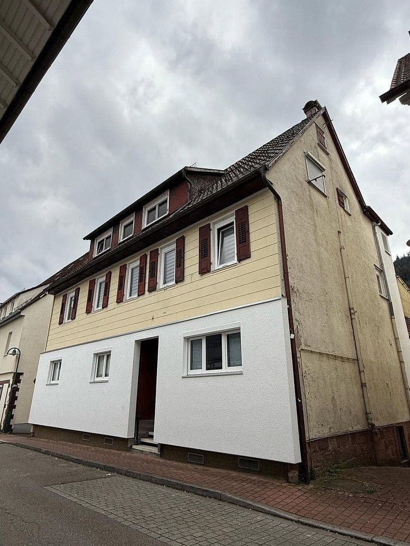 Pronájem bytu 4+1 105 m², Karlstr. 10, Alpirsbach, Bádensko-Württembersko Pronájem bytu 4+1 105 m², Karlstr. 10, Alpirsbach, Bádensko-Württembersko