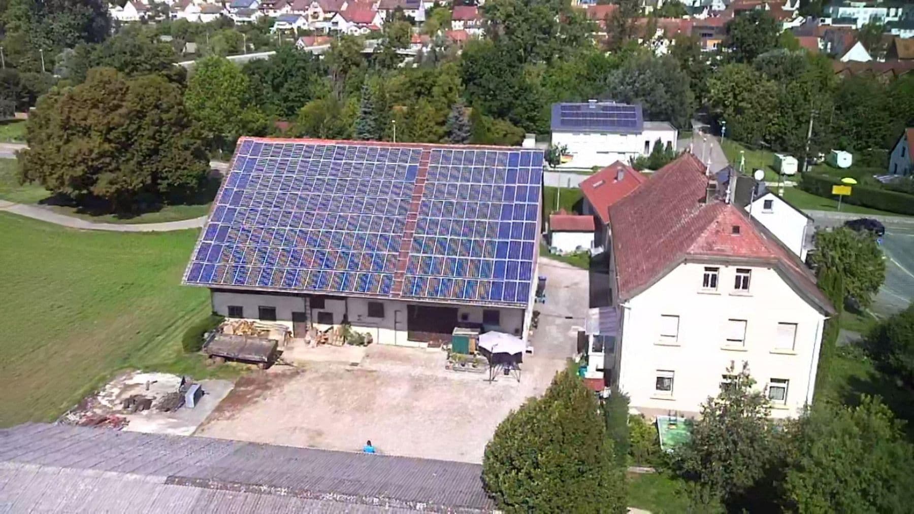 Prodej domu 230 m², pozemek 2.550 m², Volkersheimer Str. 4, Rottenacker, Bádensko-Württembersko Prodej domu 230 m², pozemek 2.550 m², Volkersheimer Str. 4, Rottenacker, Bádensko-Württembersko