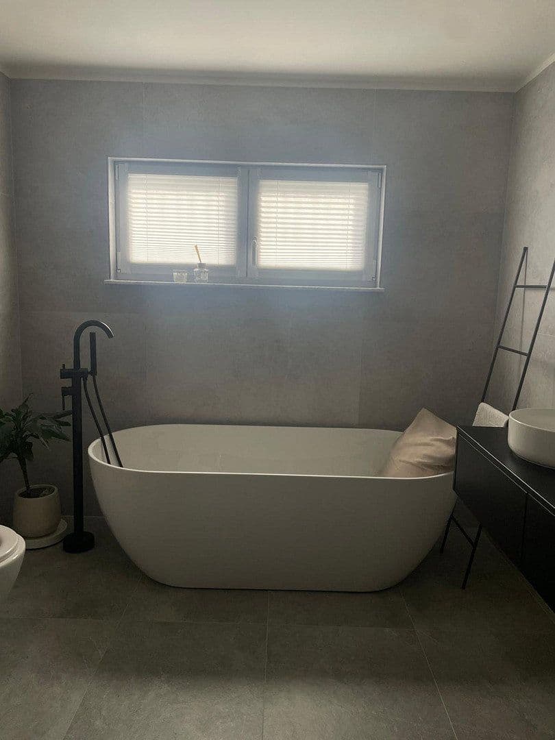 Prodej domu 263 m², pozemek 522 m², Mönsheim, Bádensko-Württembersko Prodej domu 263 m², pozemek 522 m², Mönsheim, Bádensko-Württembersko