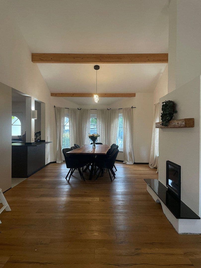 Prodej domu 263 m², pozemek 522 m², Mönsheim, Bádensko-Württembersko Prodej domu 263 m², pozemek 522 m², Mönsheim, Bádensko-Württembersko