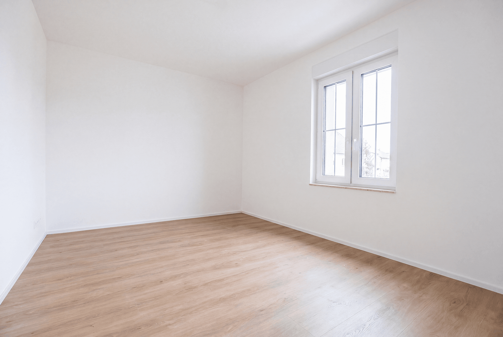Pronájem bytu 5+1 120 m², Sulzburgstraße 34, Lenningen, Bádensko-Württembersko Pronájem bytu 5+1 120 m², Sulzburgstraße 34, Lenningen, Bádensko-Württembersko