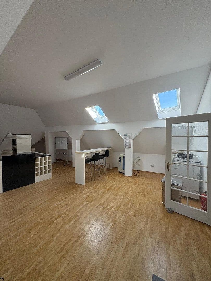 Pronájem kanceláře 110 m², Dresden, Sasko Pronájem kanceláře 110 m², Dresden, Sasko
