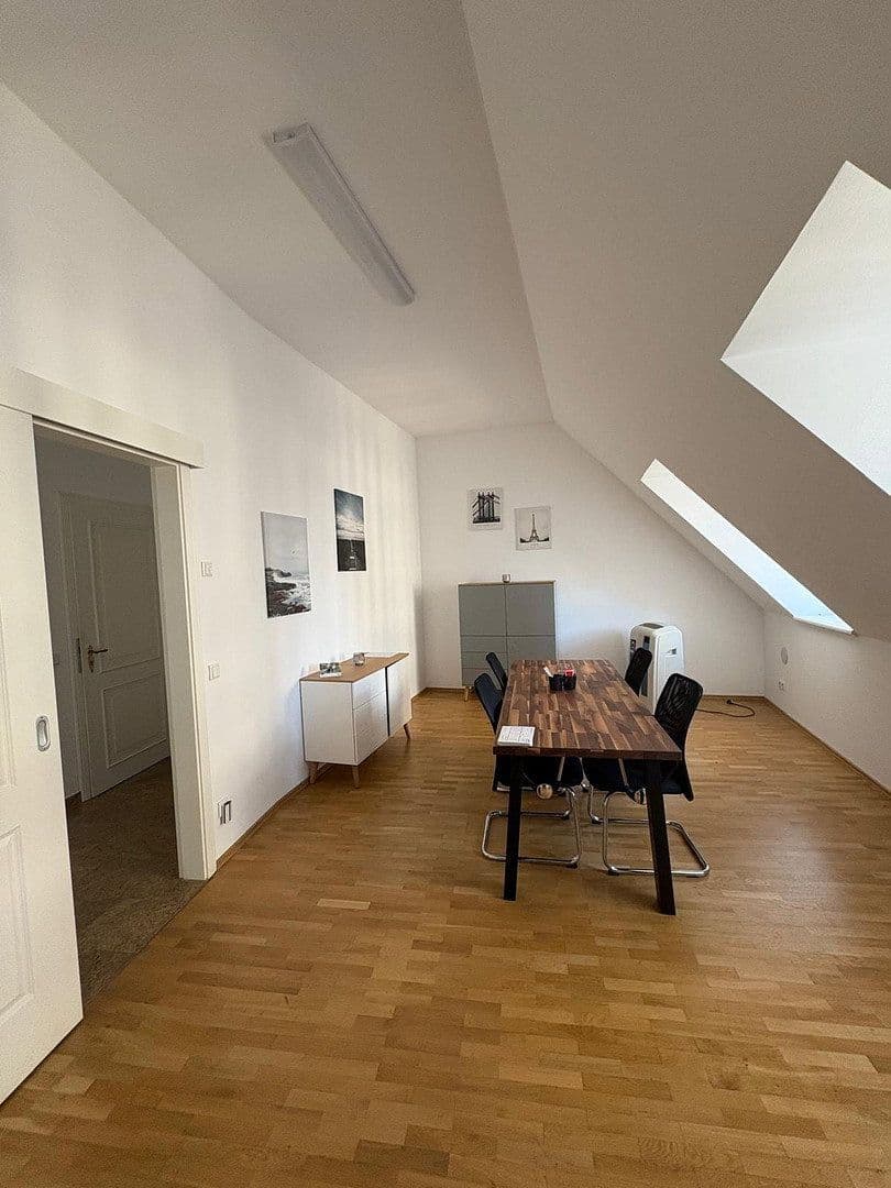 Pronájem kanceláře 110 m², Dresden, Sasko Pronájem kanceláře 110 m², Dresden, Sasko