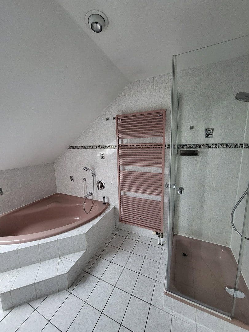 Pronájem domu 150 m², pozemek 767 m², Feuerdornweg 4, Ravenstein, Bádensko-Württembersko Pronájem domu 150 m², pozemek 767 m², Feuerdornweg 4, Ravenstein, Bádensko-Württembersko