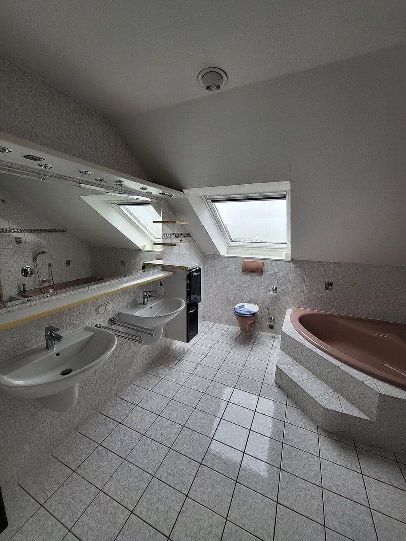 Pronájem domu 150 m², pozemek 767 m², Feuerdornweg 4, Ravenstein, Bádensko-Württembersko Pronájem domu 150 m², pozemek 767 m², Feuerdornweg 4, Ravenstein, Bádensko-Württembersko