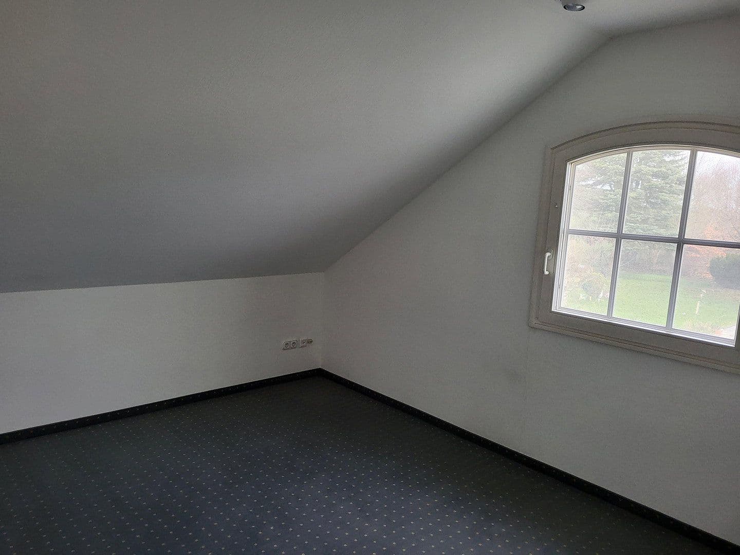 Pronájem domu 150 m², pozemek 767 m², Feuerdornweg 4, Ravenstein, Bádensko-Württembersko Pronájem domu 150 m², pozemek 767 m², Feuerdornweg 4, Ravenstein, Bádensko-Württembersko