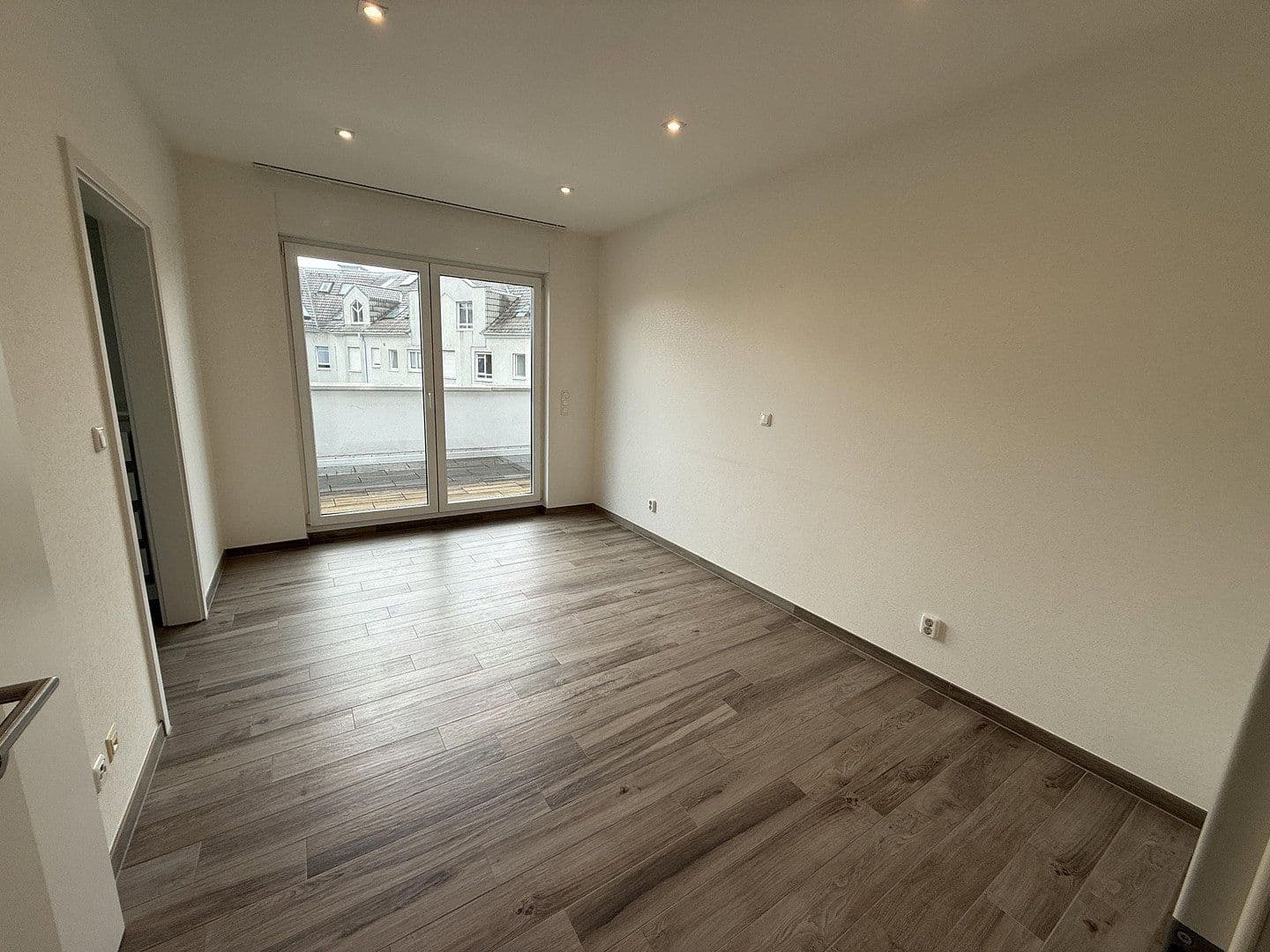 Prodej bytu 4+1 143 m², Ginsheim-Gustavsburg, Hessen Prodej bytu 4+1 143 m², Ginsheim-Gustavsburg, Hessen